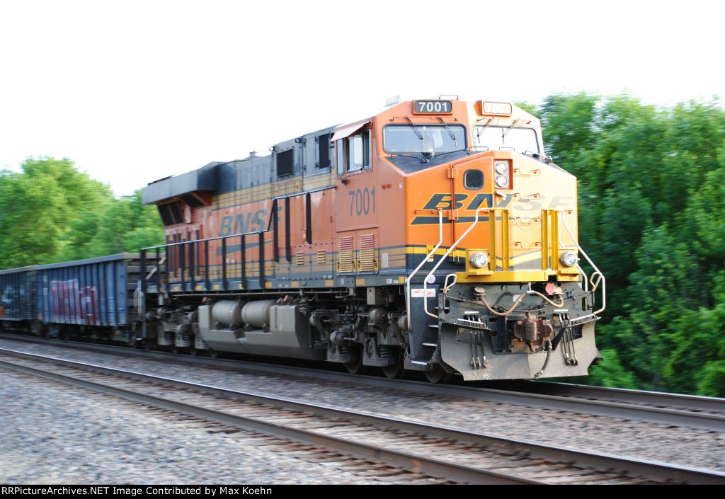 BNSF 7001